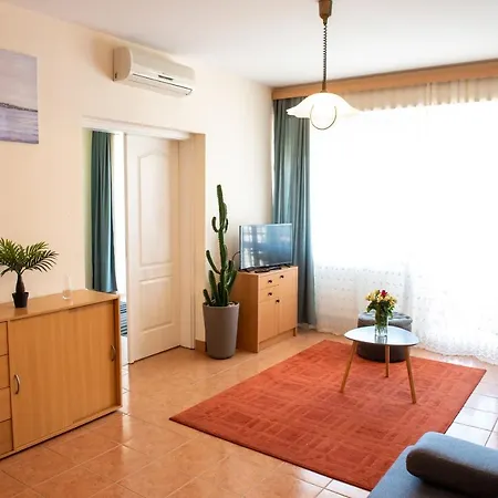 Sunny Apartman * Cserkeszolo